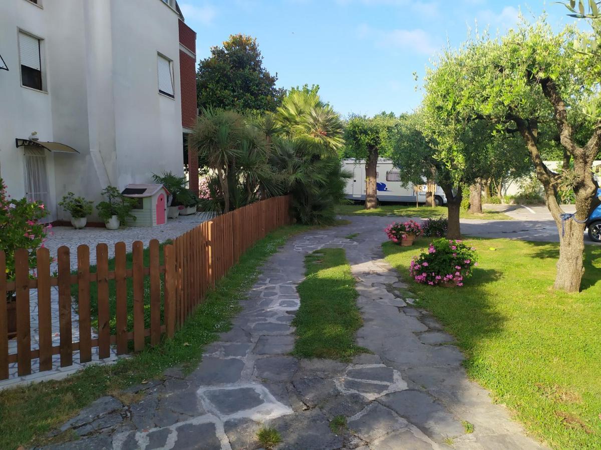 מרינה די קררה B&B Tra Mare E Marmo מראה חיצוני תמונה